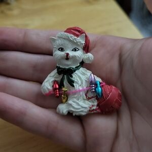 Vintage White Cat With Christmas Lights And Yarn Brooch